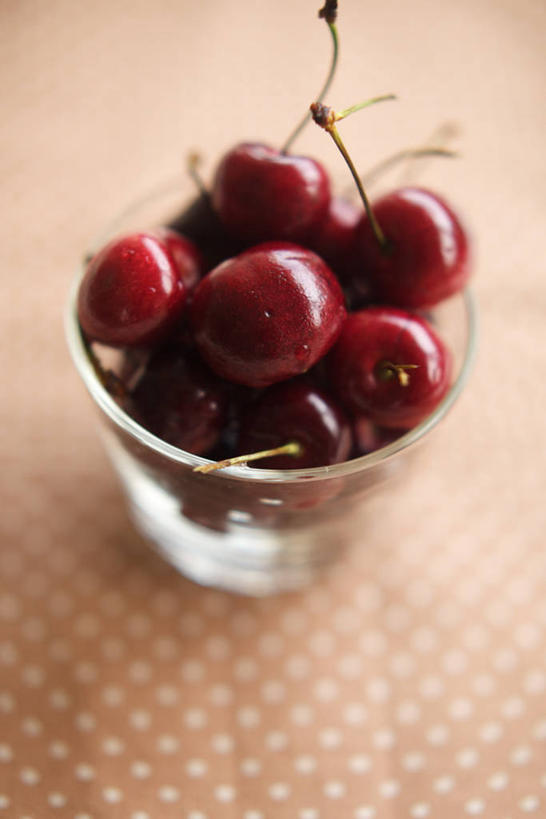 无人,竖图,俯视,室内,特写,白天,樱桃,水果,日本,日本文化,饮食,摄影,清新,健康食物,玻璃杯,彩图,高角度拍摄