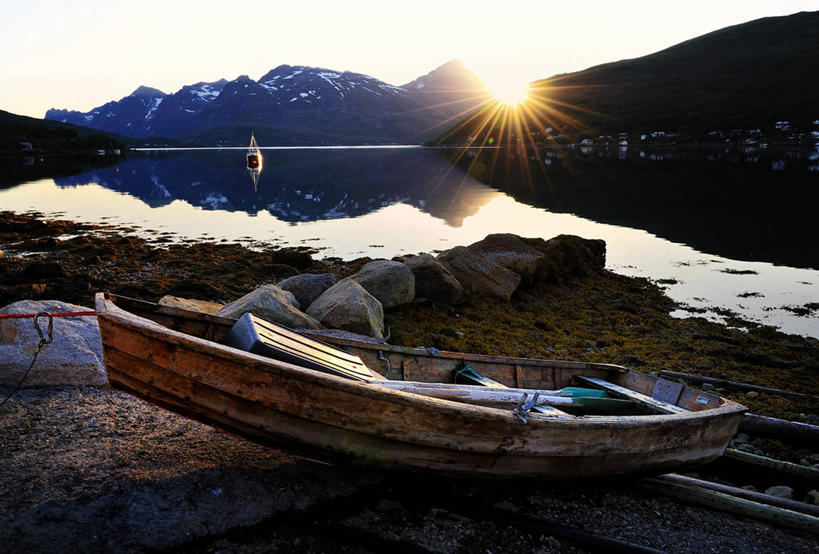 无人,横图,室外,镜头眩光,湖,美景,日落,山,山脉,太阳,日光,挪威,反射,景观,自然,景色,运输,摄影,宁静,自然风光,万里无云,特隆姆瑟,岩石,彩图