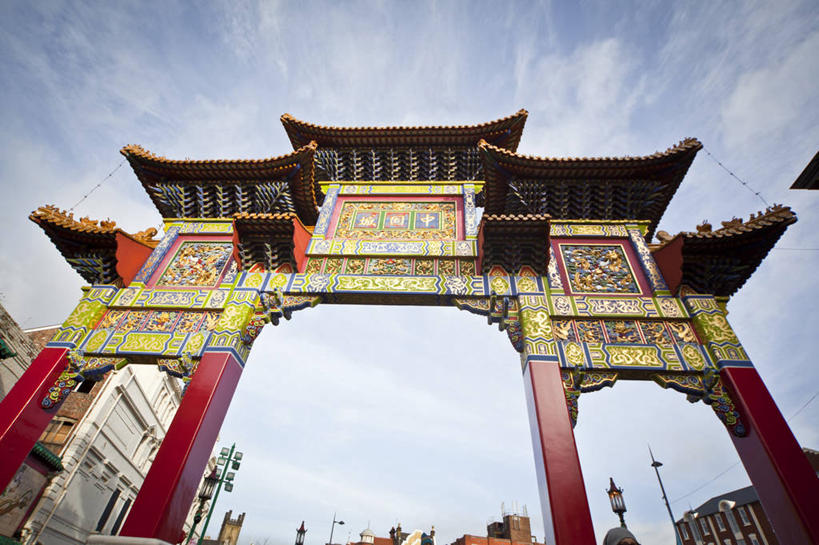 无人,横图,室外,白天,仰视,建筑,英国,大门,云,唐人街,天空,地标建筑,摄影,中国文化,英国文化,利物浦,彩图,低角度拍摄