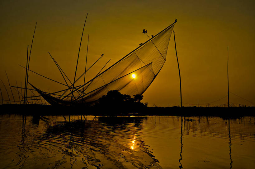 无人,横图,室外,渔业,湖,太阳,孟加拉国,亚洲,波纹,反射,首都,黄色,风景,自然,黄昏,木桩,摄影,宁静,南亚,剪影,鱼网,万里无云,孟加拉人民共和国,达卡,彩图