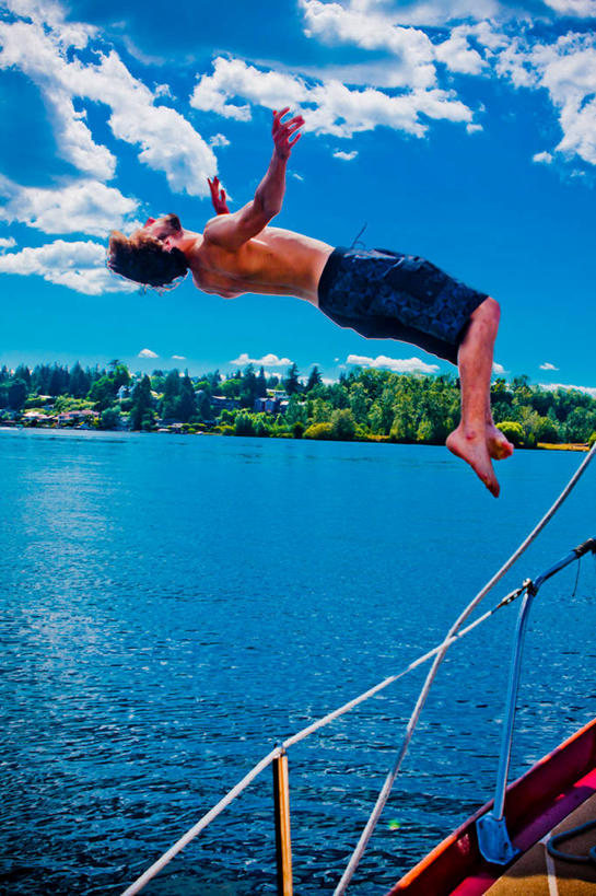 西方人,成年人,一个人,竖图,室外,度假,湖,欧洲,美国,欧洲人,仅一个男性,仅一个人,短裤,云,半空,裸露,仅一个年轻男性,天空,赤脚,活力,乐趣,摄影,享乐,裸,华盛顿州,西雅图,男人,男性,年轻男性,白种人,年轻人,休闲活动,彩图,华盛顿湖