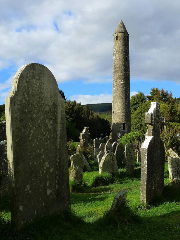 无人,竖图,室外,白天,日光,爱尔兰,塔,草,自然,墓地,摄影,死亡,记忆,格伦达洛谷,威克洛郡,彩图
