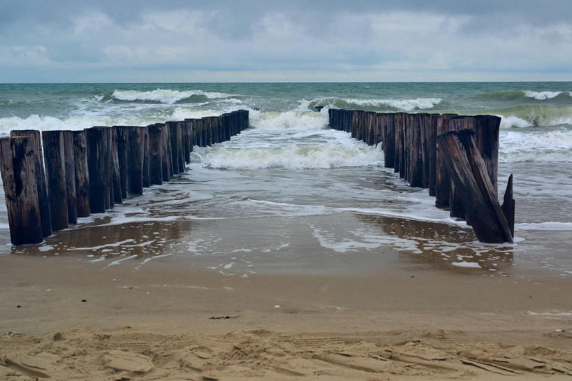 无人,横图,室外,白天,海浪,海洋,荷兰,水平线,云,天空,自然,波浪,木桩,摄影,泽兰省,海滩,彩图
