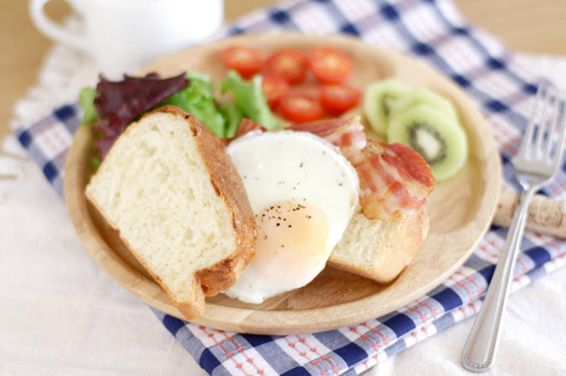 面包,无人,横图,室内,特写,白天,午餐,猕猴桃,蔬菜,水果,日本,叉,煎蛋,饮食,盘子,餐巾,摄影,清新,健康食物,奇异果,猕猴梨,彩图