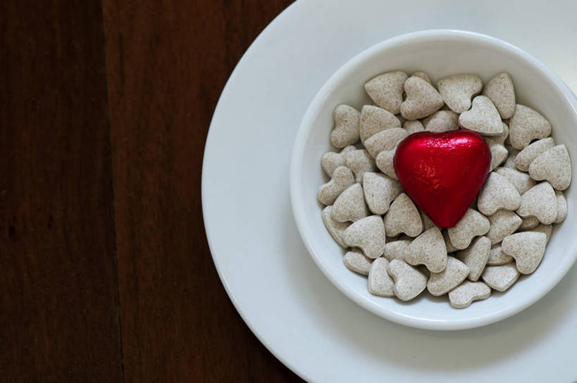 无人,横图,俯视,室内,澳大利亚,许多,丰富,木制,很多,饮食,红色,白色,碗,巧克力,诱惑,摄影,褐色背景,朱古力,昆士兰州,汤斯维尔,心型,彩图,高角度拍摄,爱