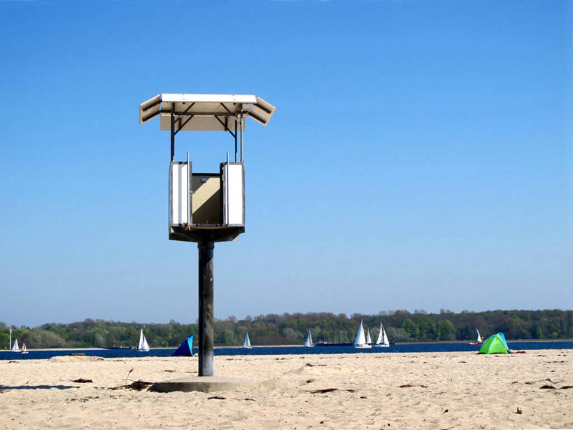 帆船,无人,横图,室外,白天,海洋,山,船,德国,欧洲,沙子,交通工具,运输,摄影,保护,西欧,载具,万里无云,德意志联邦共和国,石荷州,石勒苏益格.荷尔斯泰因,石勒苏益格.荷尔斯泰因州,基尔,救生舱,海滩,彩图