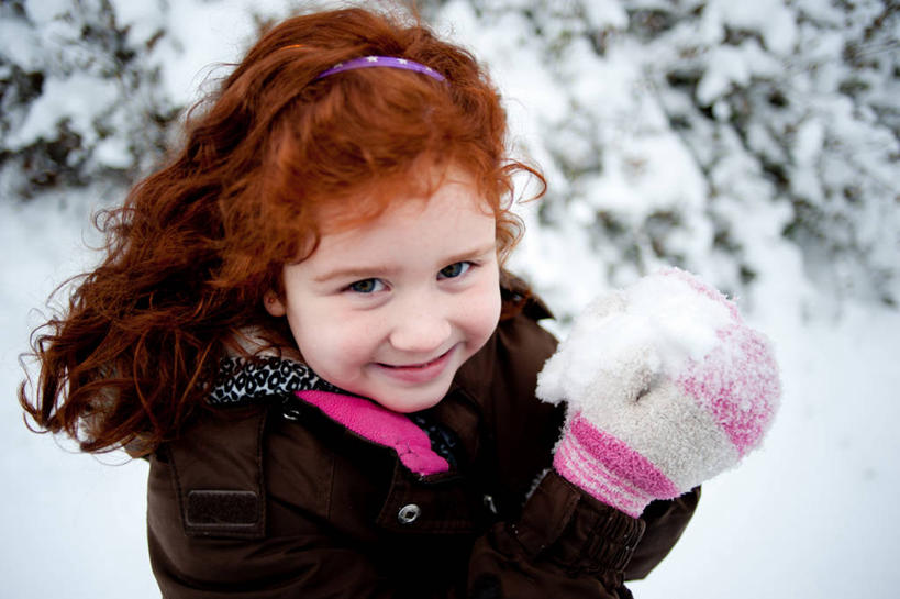 西方人,儿童,脸,头,脸颊,一个人,微笑,横图,室外,特写,白天,满意,幸福,纯洁,安全,雪,欧洲,加拿大,欧洲人,仅一个女性,仅一个人,冰,冬天,防护,拿着,肩膀,小孩,手套,仅一个小孩,寒冷,可爱,童年,童趣,摄影,保护,雪球,享乐,肖像,出示,保险,童真,烂漫,无邪,连指手套,新斯科舍,保全,周全,安稳,安定,防护手套,平安,天真,女孩,女人,女性,白种人,孩子,头部,脸部,脸蛋,面部,扔,彩图,女生