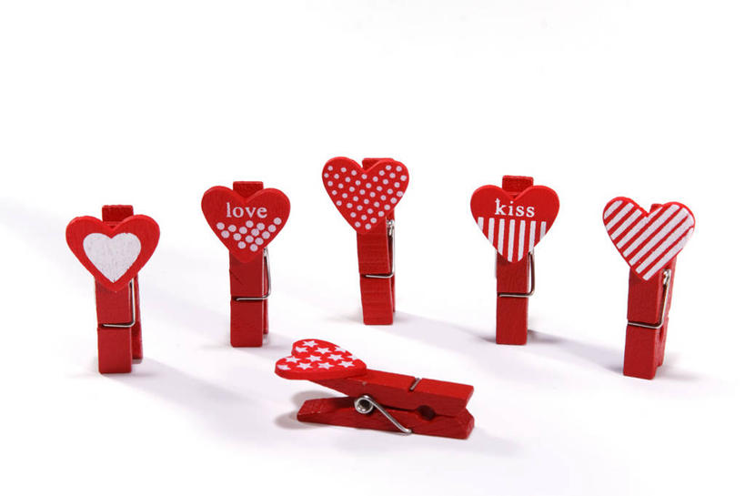 无人,横图,白色背景,加拿大,小的,文字,圆点,红色,摄影,英文字母,衣夹,式样,想法,心型,设计,彩图,影棚拍摄,爱