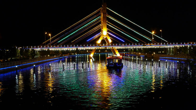 无人,横图,室外,夜晚,河流,建筑,路灯,霓虹灯,船,反射,桥,联系,摄影,照亮,新疆维吾尔自治区,钢缆,彩图