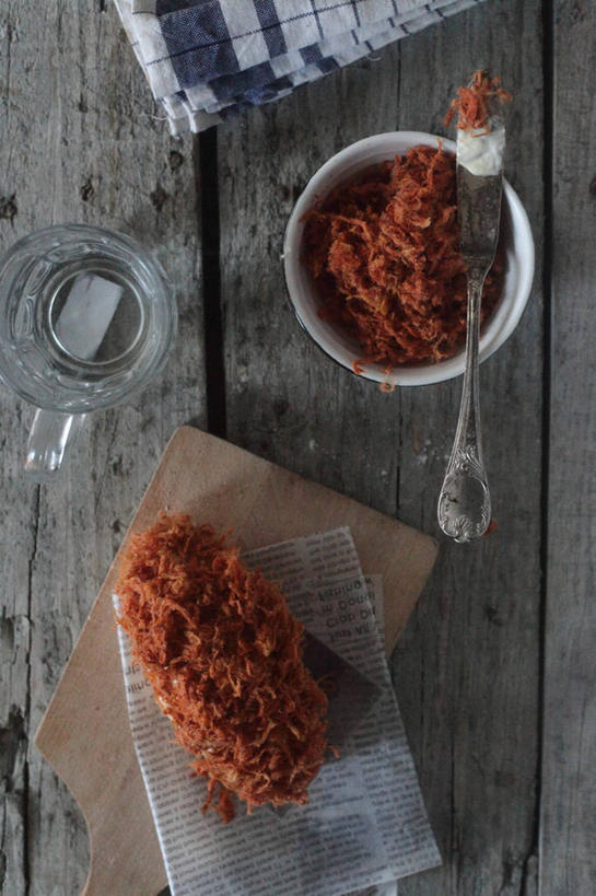 面包,无人,竖图,俯视,室内,特写,纺织品,上海,脆,透明,木制,纸,肉,凌乱,猪肉,饮食,碗,摄影,玻璃杯,彩图,高角度拍摄