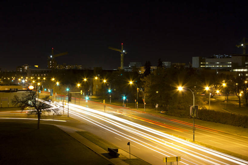 无人,横图,室外,夜晚,长时间曝光,路,路灯,汽车,加拿大,交通,树,运输,摄影,尾灯,迅速,照亮,萨斯喀彻温省,萨斯卡通,彩图