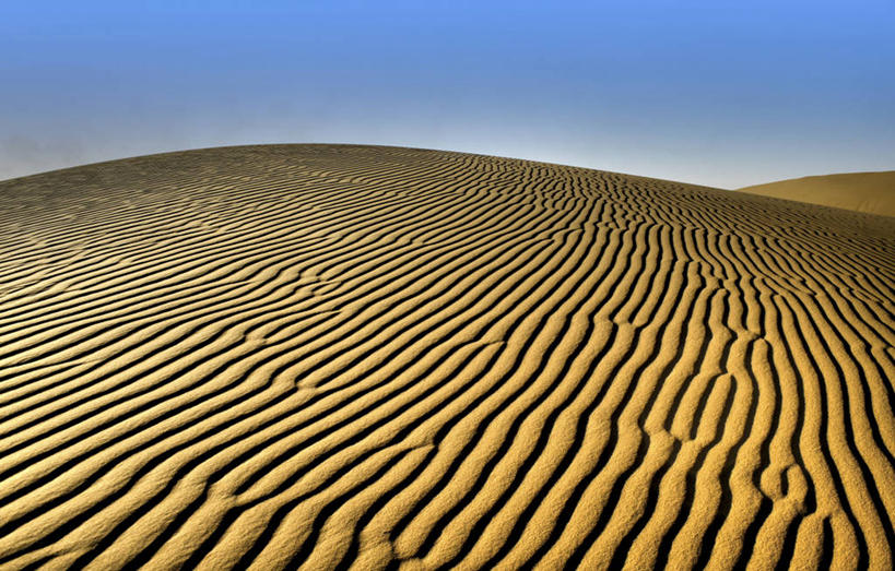 无人,横图,室外,白天,美景,沙漠,条纹,波形,地平线,景观,辽阔,地面,沙丘,首都,风景,自然,广阔,景色,摄影,宁静,一望无际,自然风光,延伸,波斯湾,沙特阿拉伯,万里无云,天地相交,无边无际,一马平川,利雅得,彩图