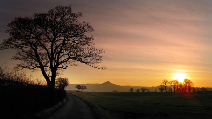无人,横图,室外,日出,美景,山,太阳,英国,地形,景观,树,风景,自然,景色,摄影,宁静,早晨,自然风光,剪影,北约克郡,彩图