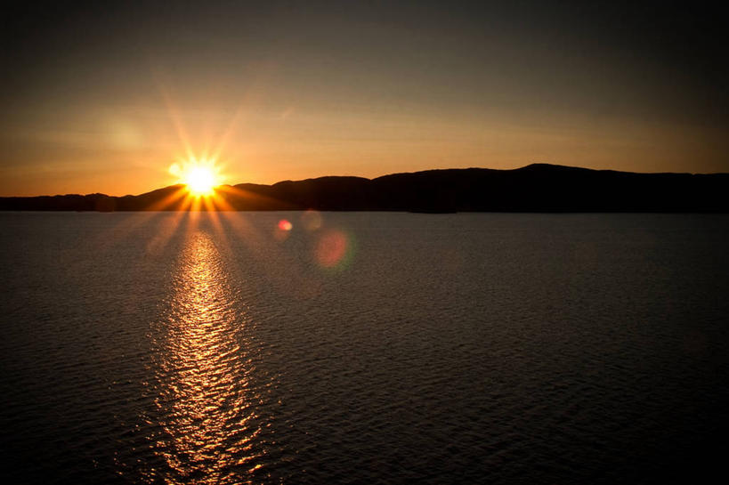 无人,横图,室外,镜头眩光,海洋,美景,日落,山,挪威,欧洲,反射,景观,风景,天空,自然,景色,摄影,宁静,斯堪的纳维亚,自然风光,北欧,斯堪的那维亚,斯堪的那维亚半岛,斯堪的纳维亚半岛,挪威王国,默勒.鲁姆斯达尔,默勒.鲁姆斯达尔郡,彩图,晕影