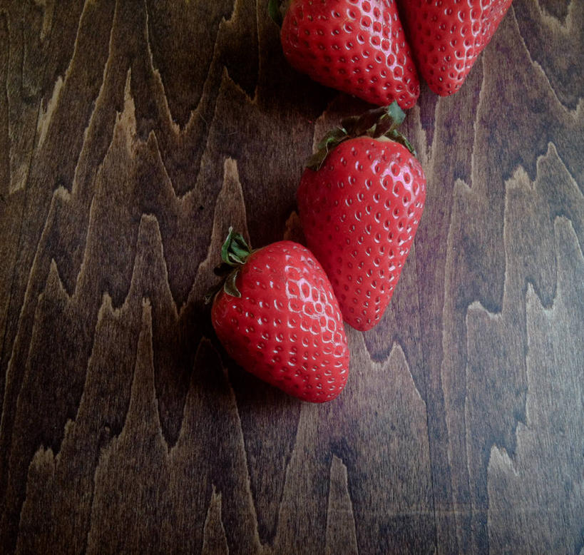 无人,横图,俯视,室内,特写,建材,地板,建筑,草莓,水果,美国,材料,木板,木材,地面,饮食,木地板,木柴,四个,摄影,建造,木料,清新,加利福尼亚,健康食物,硬木,伯克利,彩图,高角度拍摄