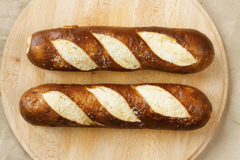 面包,无人,横图,俯视,室内,特写,白天,加拿大,粗糙,圆形,案板,饮食,两个,摄影,毛糙,清新,法式食品,法式长棍面包,彩图,高角度拍摄,粗拙