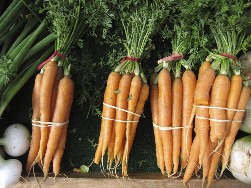 无人,横图,特写,购物,消费,胡萝卜,蔬菜,美国,集市,市场,捆,饮食,橙色,金融,摄影,清新,加利福尼亚,选购,贸易,健康食物,圣莫尼卡,橡皮圈,彩图