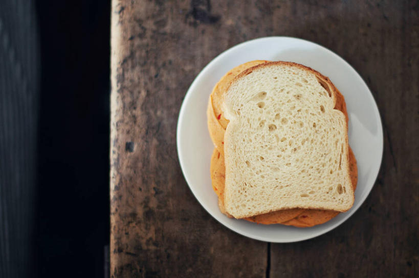 面包,无人,横图,俯视,室内,白天,意大利,木制,饮食,白色,盘子,摄影,清新,吐司面包,意大利腊肠,伦巴第大区,彩图,高角度拍摄