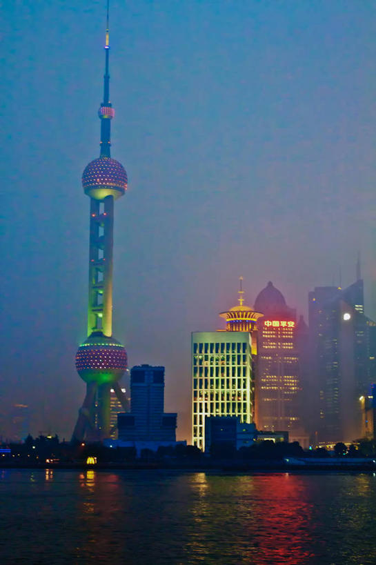 无人,竖图,室外,夜晚,通讯,河流,天际线,建筑,摩天大楼,上海,反射,塔,浦东,摄影,照亮,万里无云,无线电通信塔,彩图,东方明珠塔