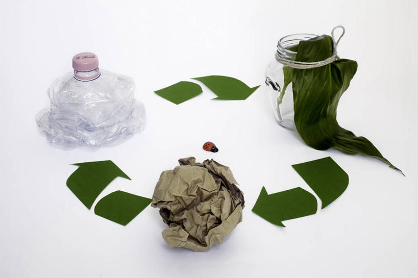 无人,横图,特写,白色背景,通讯,指示牌,叶子,意大利,环保,标志,符号,文字,纸,塑胶,标识,瓶子,摄影,能源,回收,资源,利用,低碳,广口瓶,循环,循环利用,持续,巴勒莫,想法,彩图,影棚拍摄