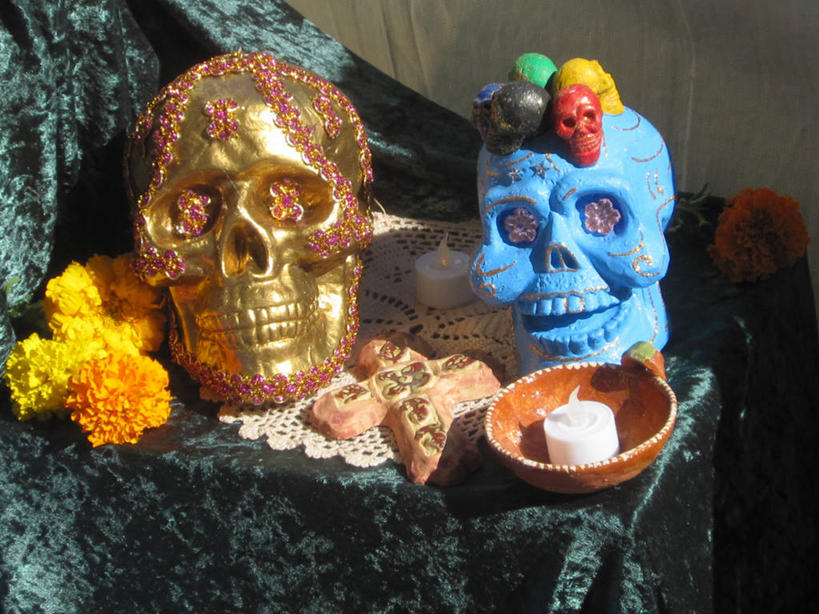 无人,横图,室内,特写,蜡烛,美国,头骨,光,万寿菊,桌布,花,摄影,多样,怪异,加利福尼亚,奥克兰,惊骇,巫毒教,彩图