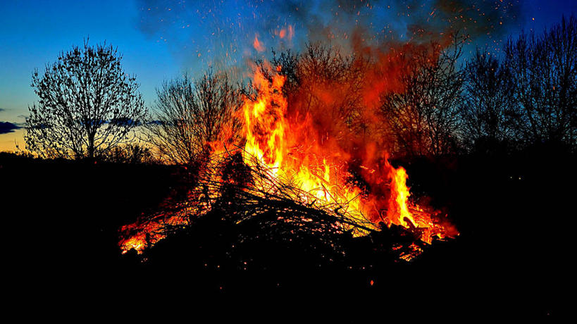 无人,横图,室外,白天,火,德国,复活节,庆祝,燃烧,热,树,天空,自然,烟,摄影,宗教,照亮,彩图,传统文化