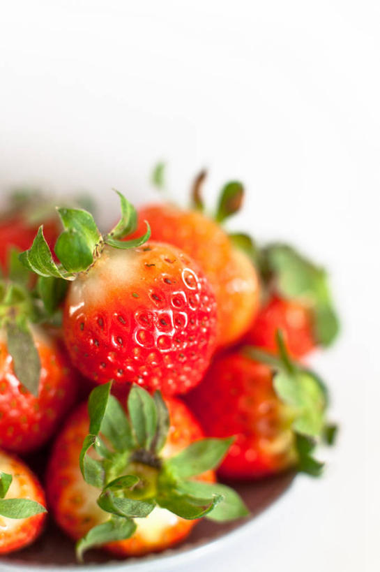 无人,竖图,特写,白色背景,草莓,水果,瑞士,饮食,红色,摄影,清新,健康食物,苏黎士,彩图,影棚拍摄