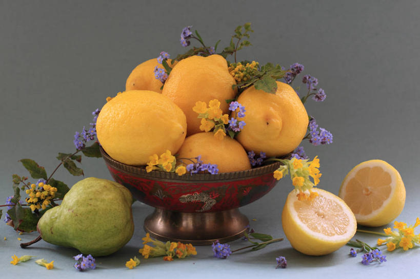 无人,横图,特写,桌子,静物,水果,乌克兰,灰色背景,饮食,花,碗,春天,摄影,纸板,脆弱,清新,健康食物,彩图,影棚拍摄