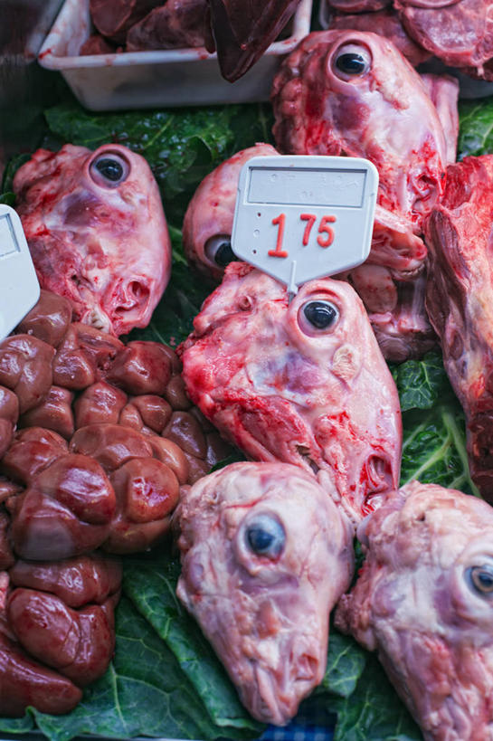 无人,竖图,室外,特写,白天,西班牙,巴塞罗那,数字,肉,生食,食品,市场,零售,摄影,价格标签,加泰隆尼亚,彩图