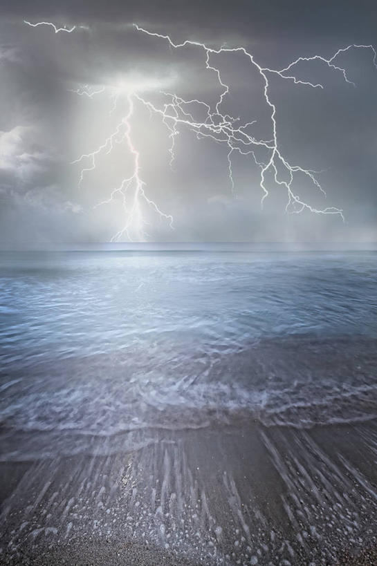 无人,竖图,室外,长时间曝光,海洋,闪电,暴风雨,多云,西班牙,光,水平线,乌云,云,天气,自然,黄昏,摄影,打雷,雷,加利西亚,雷雨,危险,打闪,彩图,线状闪电