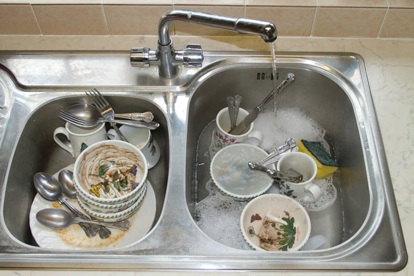 无人,横图,俯视,室内,水,厨房,英国,海绵,水龙头,叉,流水,杯,水盆,盘子,汤匙,摄影,肮脏,邋遢,龌龊,污秽,彩图,高角度拍摄,混沌,例行公事,家务劳动,厨房水槽