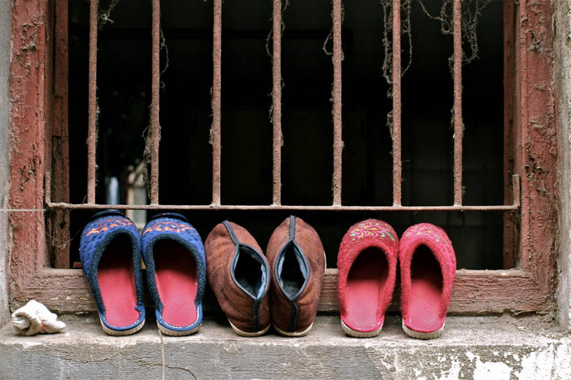 无人,横图,室外,特写,白天,鞋子,上海,一排,整齐,排列,拖鞋,童年,摄影,多样,队列,选择,彩图