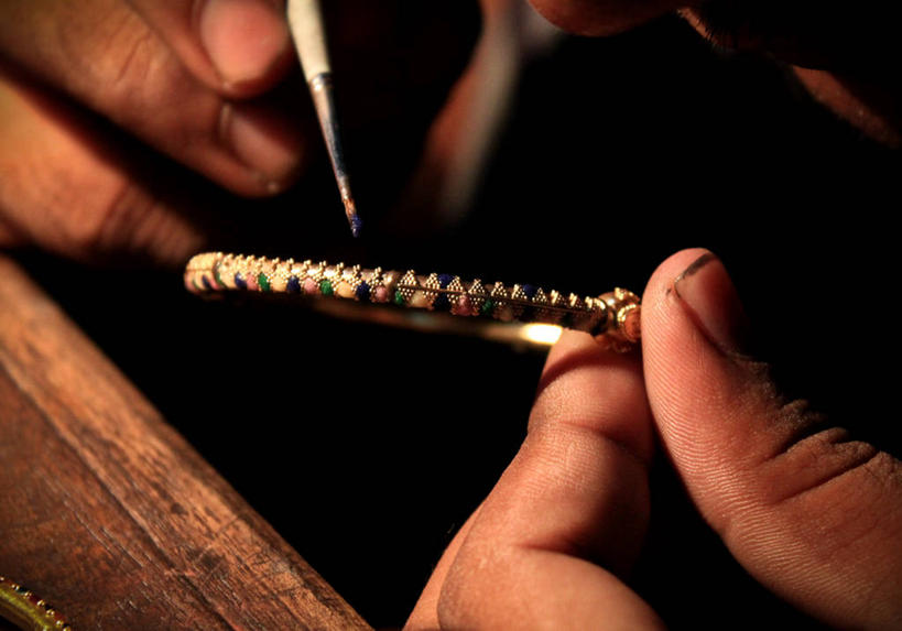 手,一个人,横图,室内,白天,孟加拉国,亚洲,首都,拿着,摄影,部分,创造力,珠宝商,南亚,孟加拉人民共和国,技能,达卡,彩图