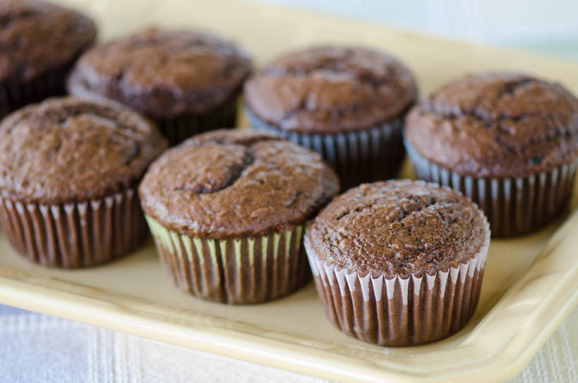 点心,无人,横图,室内,美国,食品,甜点,甜品,餐盘,松饼,饮食,食物,糕点,盘子,甜食,巧克力,诱惑,摄影,朱古力,清新,蛋糕托杯,胡瓜,彩图