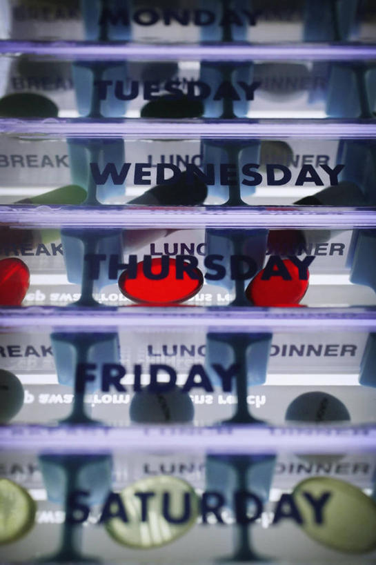 无人,竖图,室内,特写,白天,许多,药,药丸,很多,药盒,胶囊,英格兰,盒子,容器,摄影,储藏,英文字母,控制,储存,剂量,责任,分药盒,日历,彩图,贮存