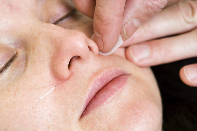 成年人,手腕,关节,两个人,病人,横图,室内,特写,白天,化妆,美容,护肤,英格兰,保养,享受,休闲,手指,棉签,放松,保健,摄影,皮肤,部分,准确,针灸,养颜,替代疗法,男人,女人,闭着眼睛,触摸,彩图,SPA美容