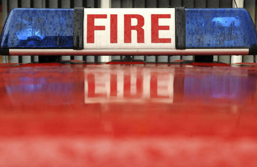 无人,横图,室外,特写,白天,英格兰,红色,蓝色,摄影,英文字母,应急灯,援救,消防车,彩图