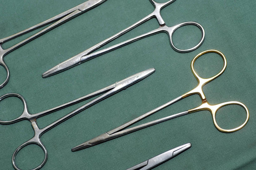 无人,横图,俯视,银,苏丹,绿色背景,不锈钢,金属,镊子,摄影,部分,手术,缝合,手术器械,彩图,高角度拍摄,影棚拍摄