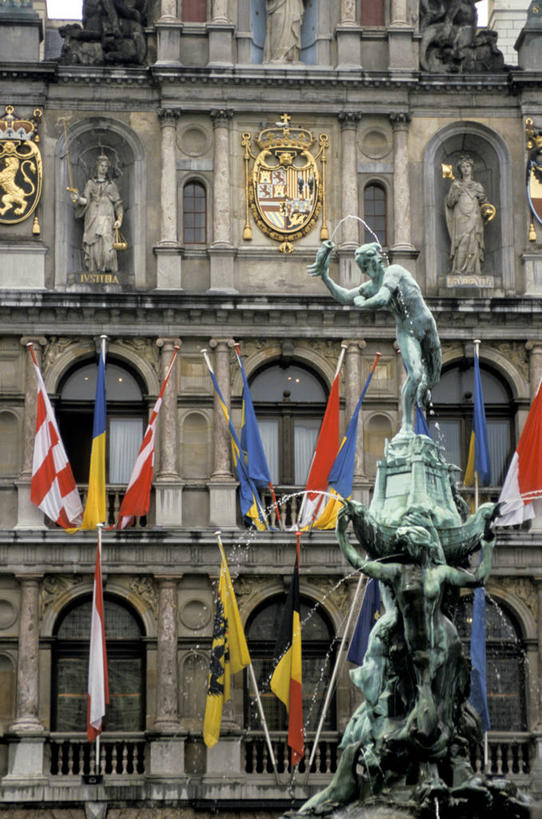 无人,竖图,方图,室外,白天,建筑,喷泉,旗帜,雕塑,比利时,古城,摄影,政府大楼,市政厅,安特卫普,彩图