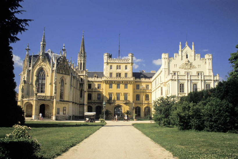 公园,宫殿,横图,室外,白天,草坪,建筑,天空,地标建筑,摄影,灌木,捷克共和国,彩图,联合国教科文组织