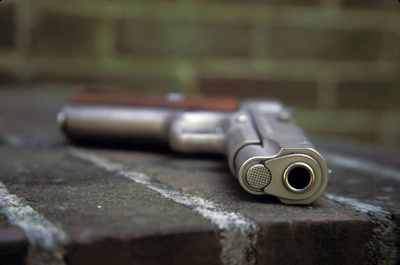 无人,躺,横图,室外,特写,白天,安全,砖,一个,武器,摄影,手枪,单个,保护,想法,危险,彩图,壁架