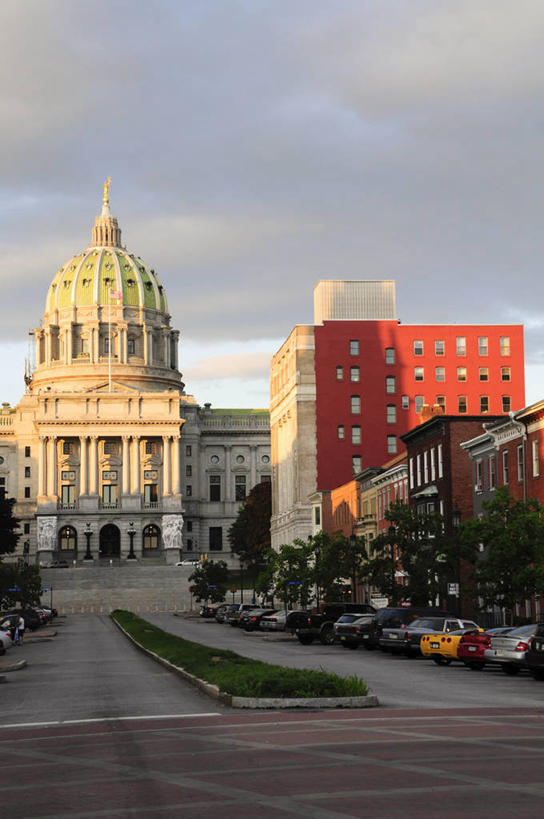 无人,竖图,室外,白天,建筑,街道,汽车,日光,美国,历史,现代,树,运输,摄影,权威,政府大楼,圆顶建筑,美国文化,宾夕法尼亚,彩图