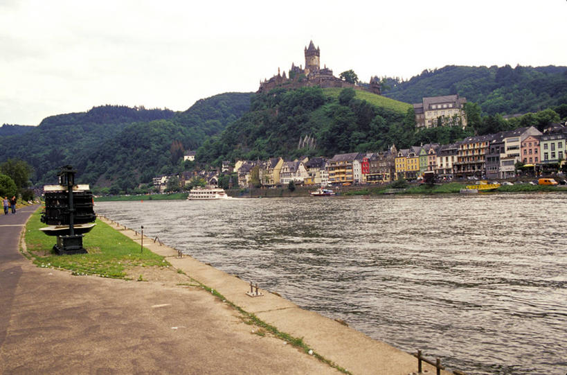 无人,横图,俯视,室外,白天,河流,美景,山,德国,反射,城堡,景观,田地,城镇,葡萄园,自然,景色,摄影,自然风光,德国文化,摩泽尔河,彩图,高角度拍摄,林荫大道