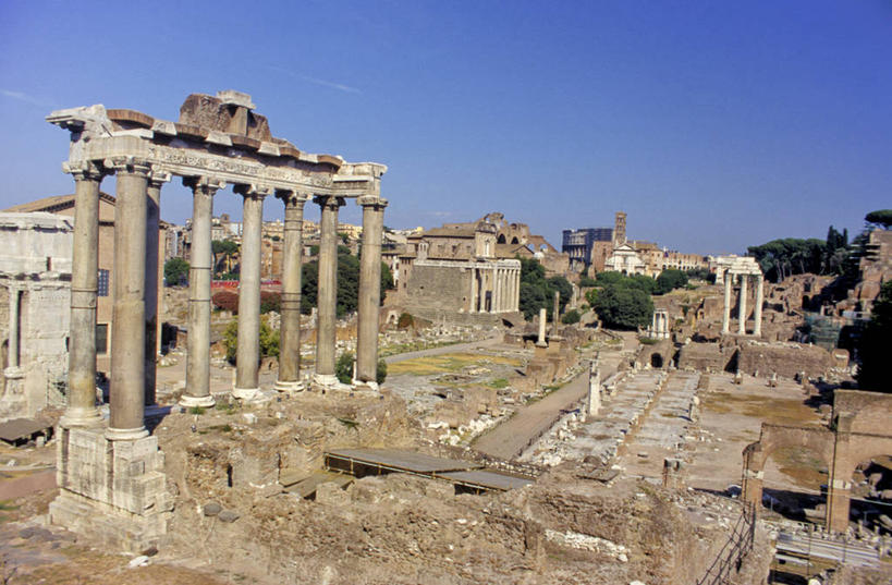 无人,横图,室外,白天,留白,建筑,意大利,柱子,首都,古罗马,废墟,树,摄影,意大利文化,古罗马广场,万里无云,古代文明,柱廊,彩图,农神庙