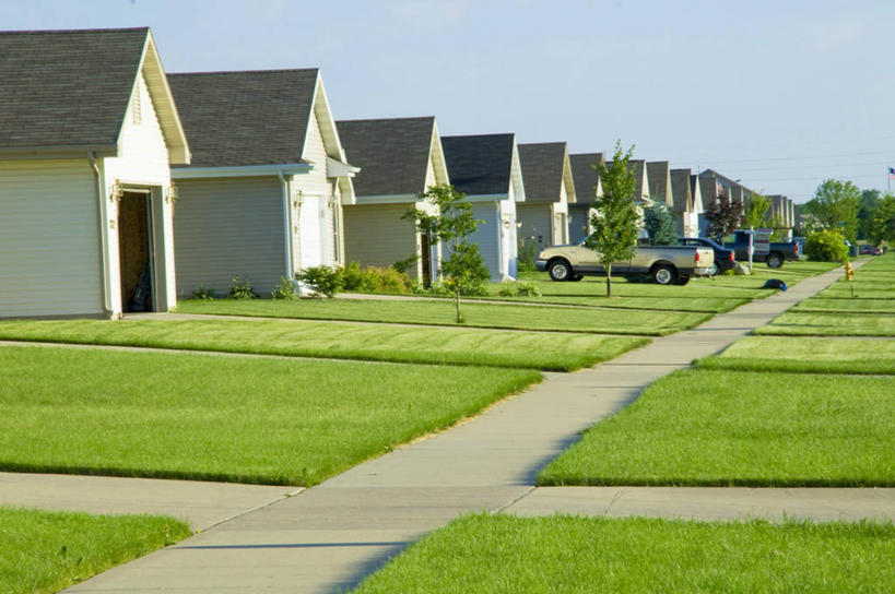 无人,横图,室外,白天,重复,草坪,车库,建筑,汽车,美国,房屋,人行道,郊区,摄影,美国文化,威斯康星,一致,彩图,旅行,简斯维尔