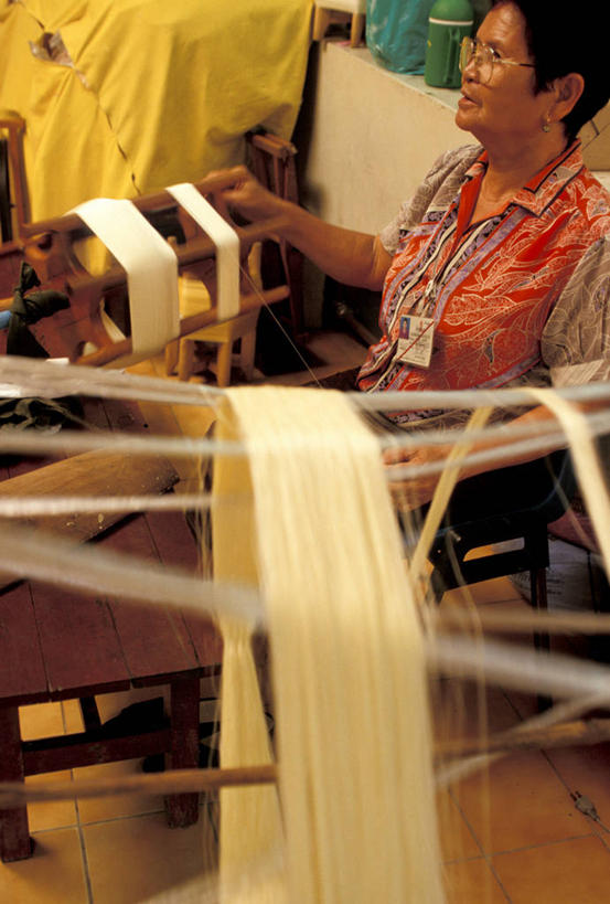 成年人,老年人,一个人,坐,竖图,室内,白天,泰国,仅一个女性,仅一个人,工作,线,工艺品,仅一个中年女性,摄影,缝纫,创造力,织机,美术工艺,女人,女性,中年女性,半身,彩图,传统文化
