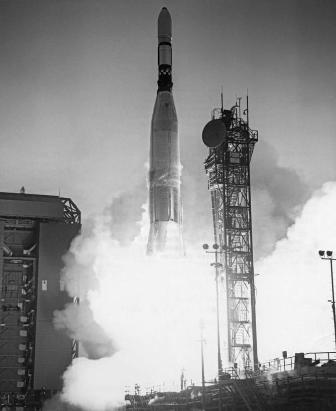 无人,竖图,室外,白天,探险,爆炸,美国,太空,半空,飞,烟,北美,北美洲,美洲,航天飞机,佛罗里达,佛罗里达州,佛州,阳光州,北亚美利加洲,亚美利加洲,彩图,美利坚合众国,航天任务,空间探索