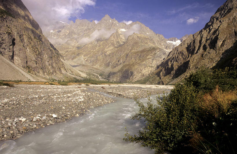 横图,室外,白天,河流,山,山脉,水,全球变暖,法国,环保,沙子,冰,流水,自来水,自然,摄影,能源,环境,回收,资源,岩层,融水,冰河,利用,低碳,循环,中欧,阿尔卑斯山脉,持续,地质学,自然地理,岩石,彩图