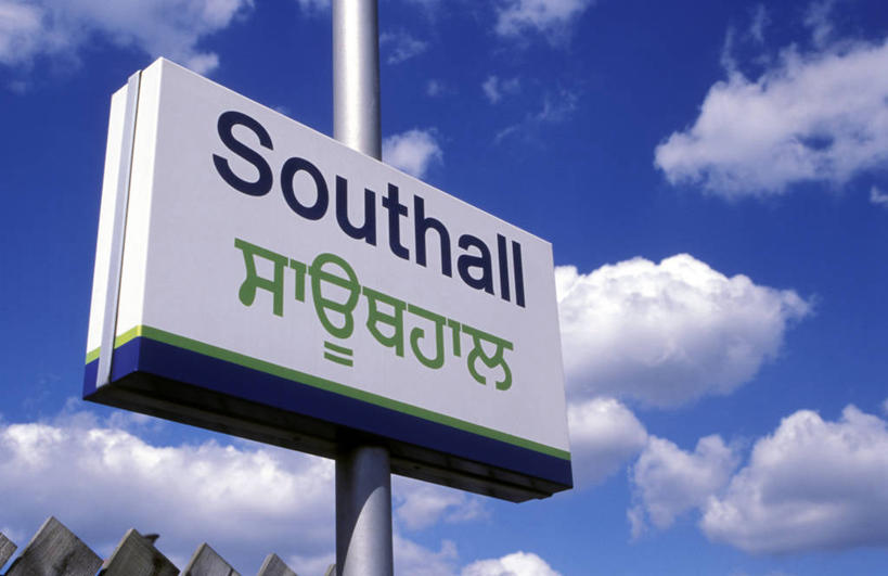 横图,室外,特写,白天,运气,车站,英国,欧洲,伦敦,标志,文字,云,站台,首都,月台,天空,摄影,品牌,西欧,北欧,大不列颠,欧洲文化,大不列颠及北爱尔兰联合王国,大不列颠及爱尔兰联合王国,雾都,方向标,机会,肯辛顿.切尔西区,彩图,机遇,时机,内伦敦,大不列颠王国,大英帝国,联合王国,日不落帝国,社会问题,英国铁路公司