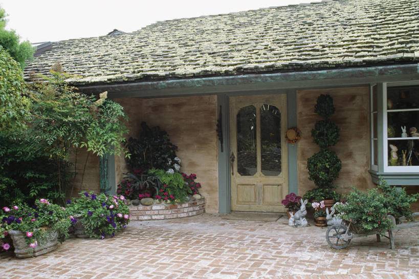 家,门,建筑,路,帽子,玻璃,反射,花坛,砖,房屋,屋顶,混凝土,苔藓,砖墙,古董,家兔,独轮手推车,铜绿